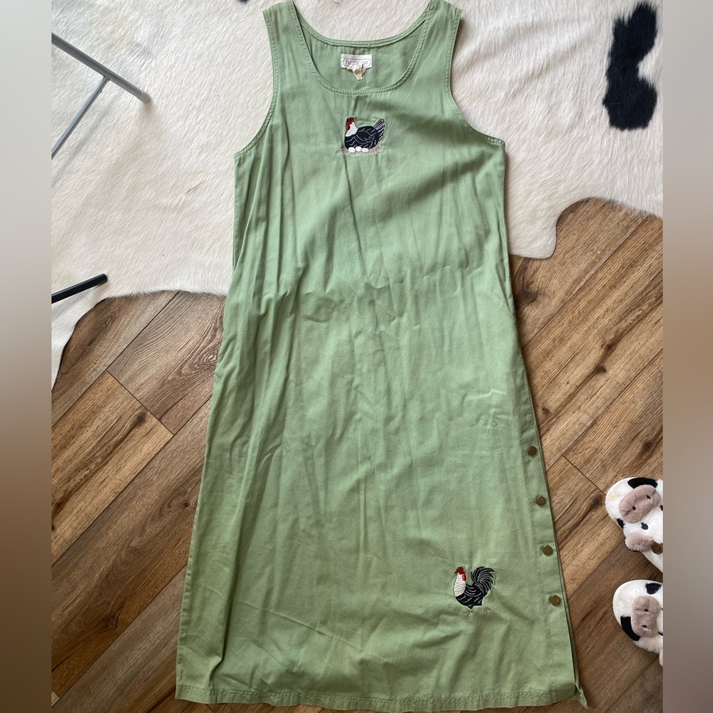 Green Sleeveless Embroidered Rooster Dress